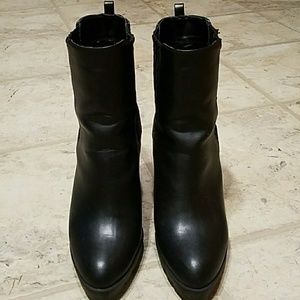 Express black leather boots size 8, 5" heels.